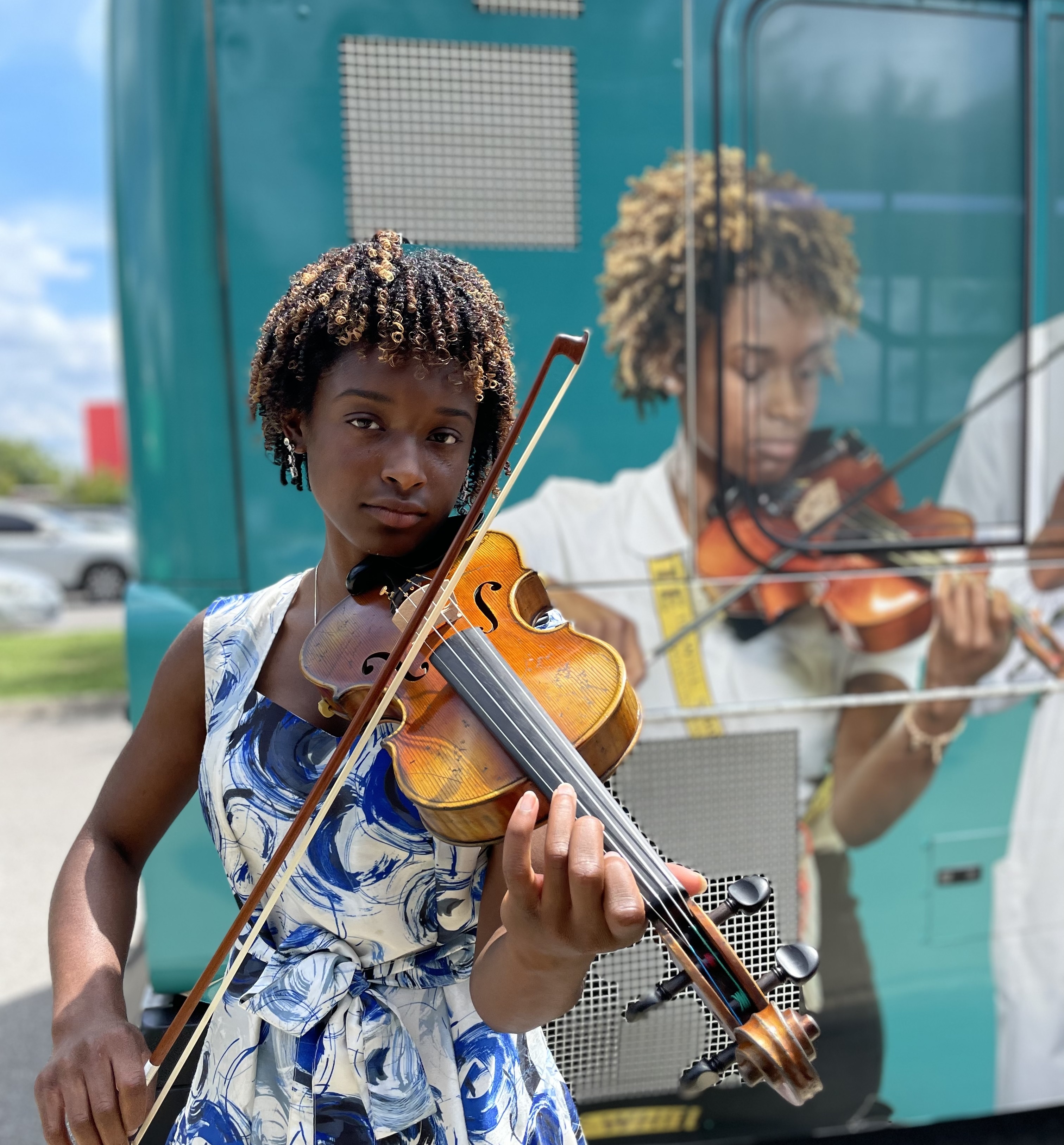 As part of the arrangement, Nashville State had the use of new first-class pianos and digital pianos on a no-cost basis for the 2023-2024 school year. In 2022, the Foundation generously gifted a handmade Stravari Arista violin valued at around $10,000 to then-student Loren Hatcher.